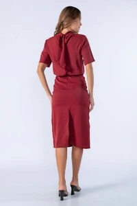 Vestido midi franzido decotado