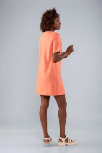 Vestido curto em viscolinho decote v manga curta