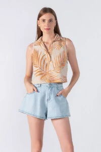 Blusa curta estampada com gola
