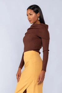 Blusa tricot gola ampla manga longa