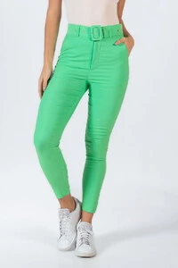 Calca skinny em viscose com bolsos