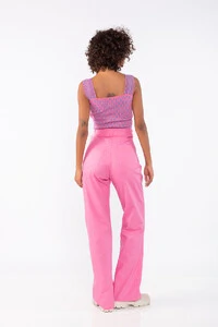 Calca sarja wide leg recorte e corrente no cos