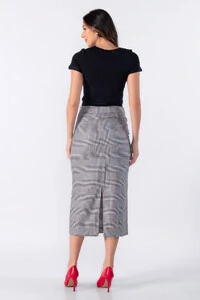Blusa basica recorte em v no decote