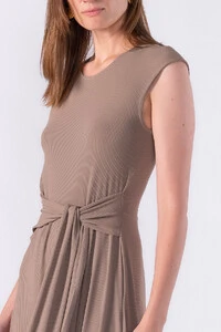 Vestido midi malha canelada com amarracao