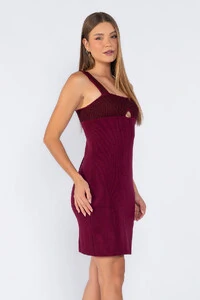 Vestido tricot detalhe no decote