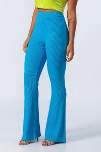 Calca flare em viscose canelada