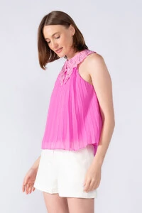 Blusa crepe plissada e forrada
