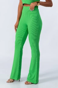 Calca flare em viscose canelada