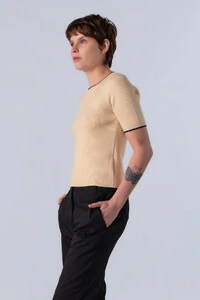 Blusa canelada com manga