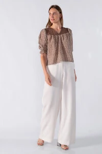 Blusa bata texturizada e manga 3/4