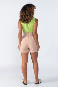 Blusa regata curta com furinhos