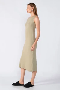 Vestido canelado regata