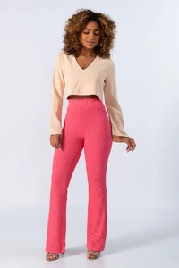 Calca flare em viscose canelada