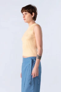 Blusa em viscose canelada regata