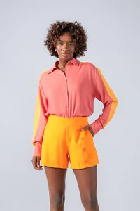 Shorts em viscose detalhe botoes ziper lateral