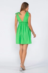 Vestido curto com amarracao na alca