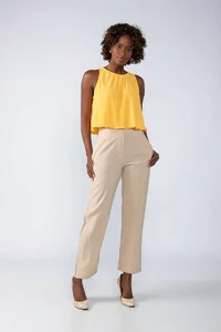 Blusa cropped em crepe texturizado