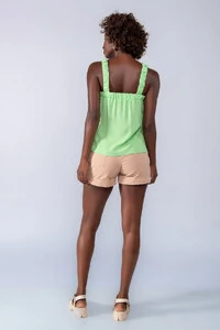 Blusa regata elastico na alca botao