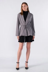 Blazer alongado com amarracao na cintura