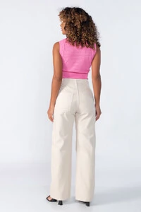 Blusa regata curta com furinhos