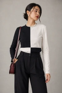 Blusa bicolor manga longa