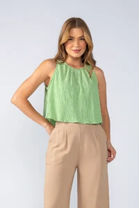 Blusa cropped em crepe texturizado