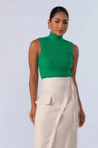 Blusa gola alta manga cavada