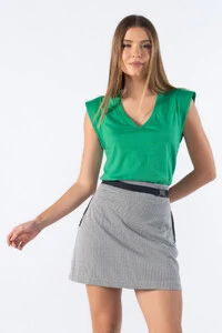 Blusa muscle com detalhes canelado e decote v