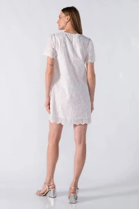 Vestido curto laise com bolsos