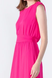 Vestido longo com ombreira e babado