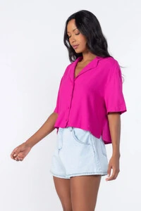 Camisa cropped com botoes