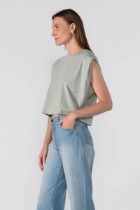 Blusa cropped muscle tee