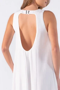 Vestido longo com decote nas costas