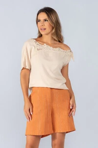 Blusa viscose assimetrica aplicacao em guippir