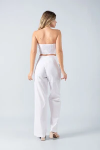Top cropped tqc em algodao detalhe flor