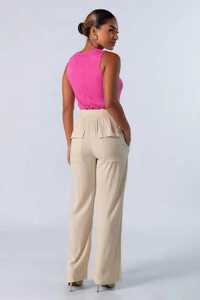 Blusa regata canelada decote em v