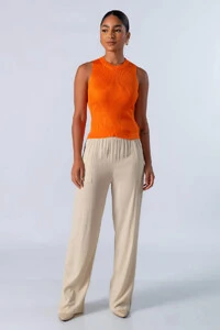 Blusa em viscose canelada regata