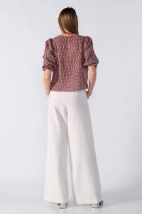 Blusa bata texturizada e manga 3/4