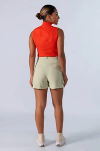 Blusa gola alta manga cavada
