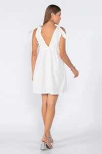 Vestido curto com amarracao na alca