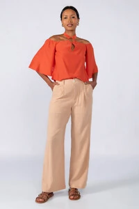 Calca pantalona em linho com pregas
