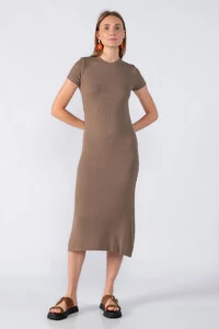Vestido midi manga curta canelado