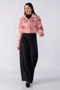 Jaqueta cropped teddy com botoes