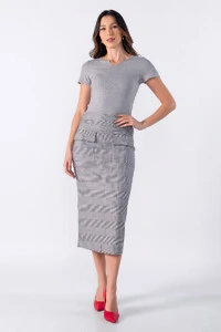 Blusa basica recorte em v no decote