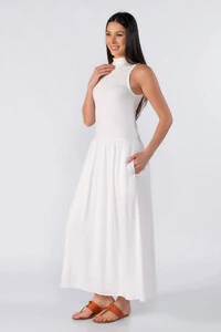 Vestido midi gola alta em malha confort
