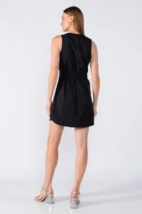 Vestido curto em alfaiataria acinturado