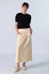 Blusa curta em viscose com texturas