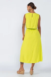 Vestido midi com elastico recorte nas costas