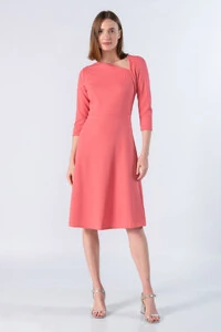 Vestido midi decote moderno