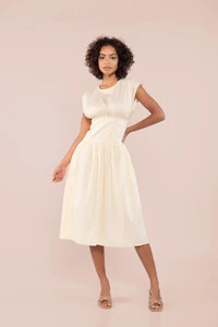 Vestido midi em algodao com pregas acinturado